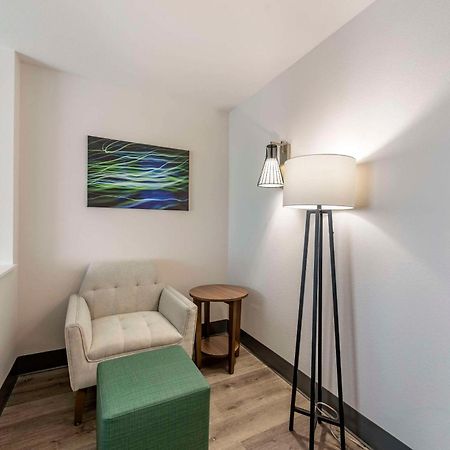 Comfort Suites Colorado Springs East - Medical Center Area Екстер'єр фото