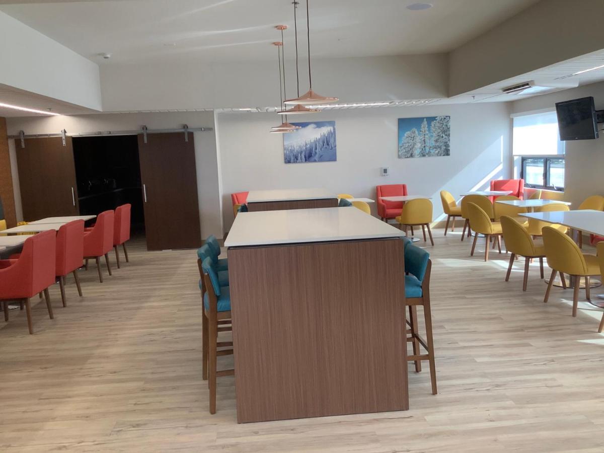 Comfort Suites Colorado Springs East - Medical Center Area Екстер'єр фото