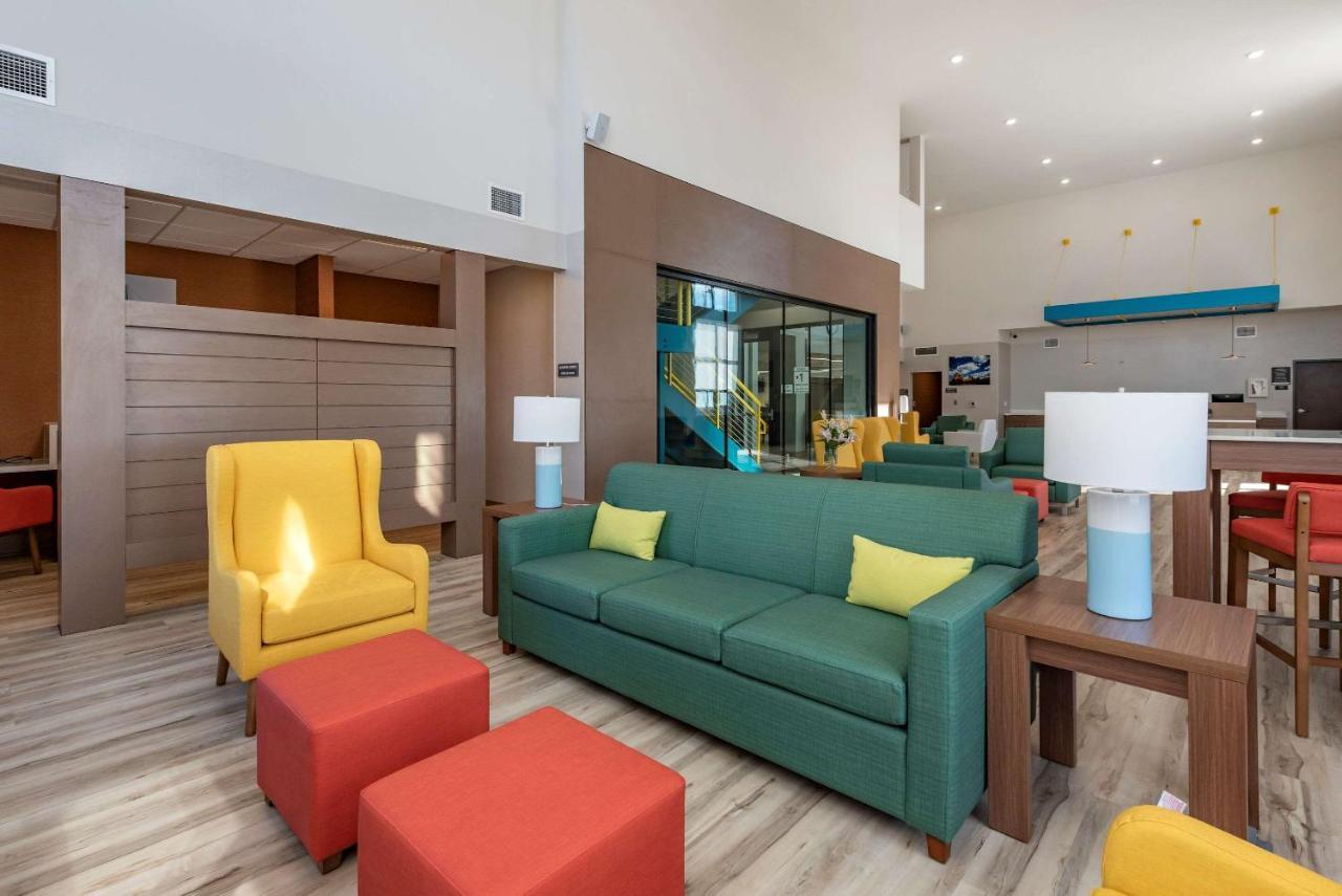 Comfort Suites Colorado Springs East - Medical Center Area Екстер'єр фото