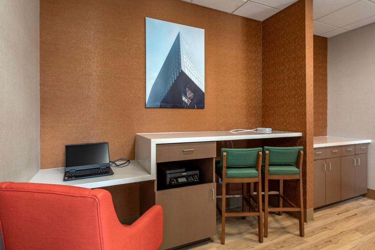 Comfort Suites Colorado Springs East - Medical Center Area Екстер'єр фото