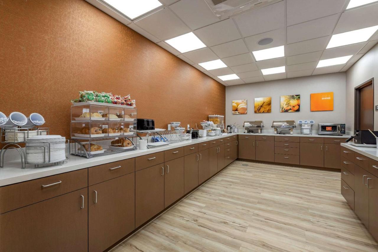 Comfort Suites Colorado Springs East - Medical Center Area Екстер'єр фото