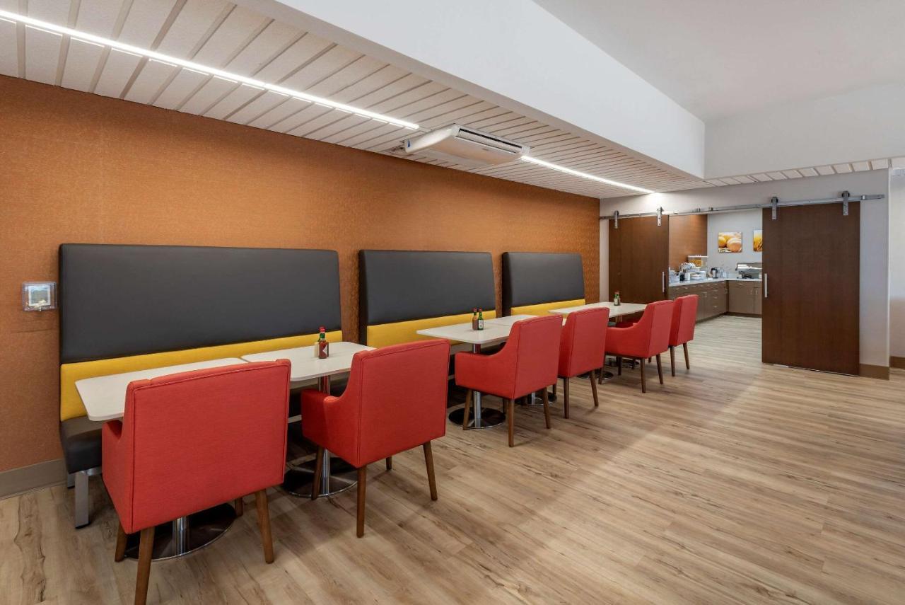 Comfort Suites Colorado Springs East - Medical Center Area Екстер'єр фото