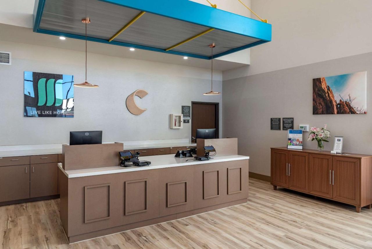 Comfort Suites Colorado Springs East - Medical Center Area Екстер'єр фото
