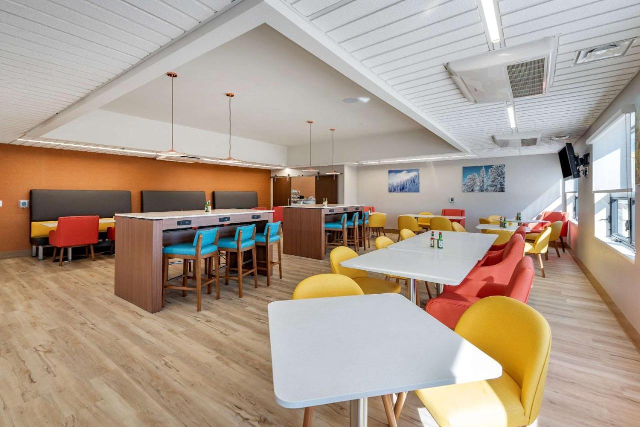 Comfort Suites Colorado Springs East - Medical Center Area Екстер'єр фото
