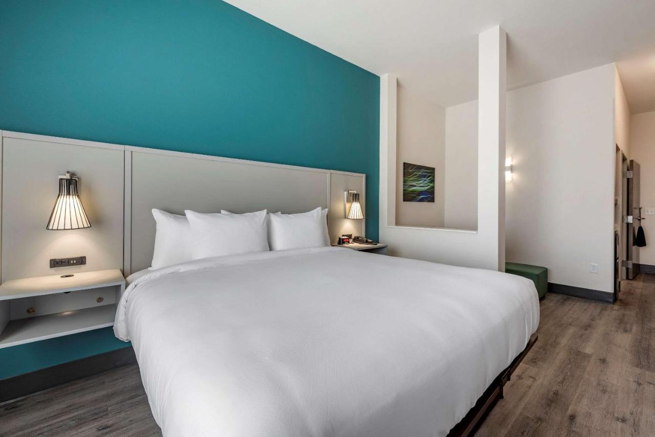 Comfort Suites Colorado Springs East - Medical Center Area Екстер'єр фото