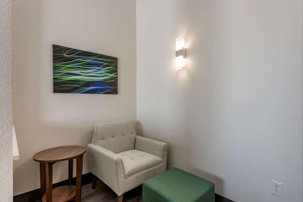 Comfort Suites Colorado Springs East - Medical Center Area Екстер'єр фото