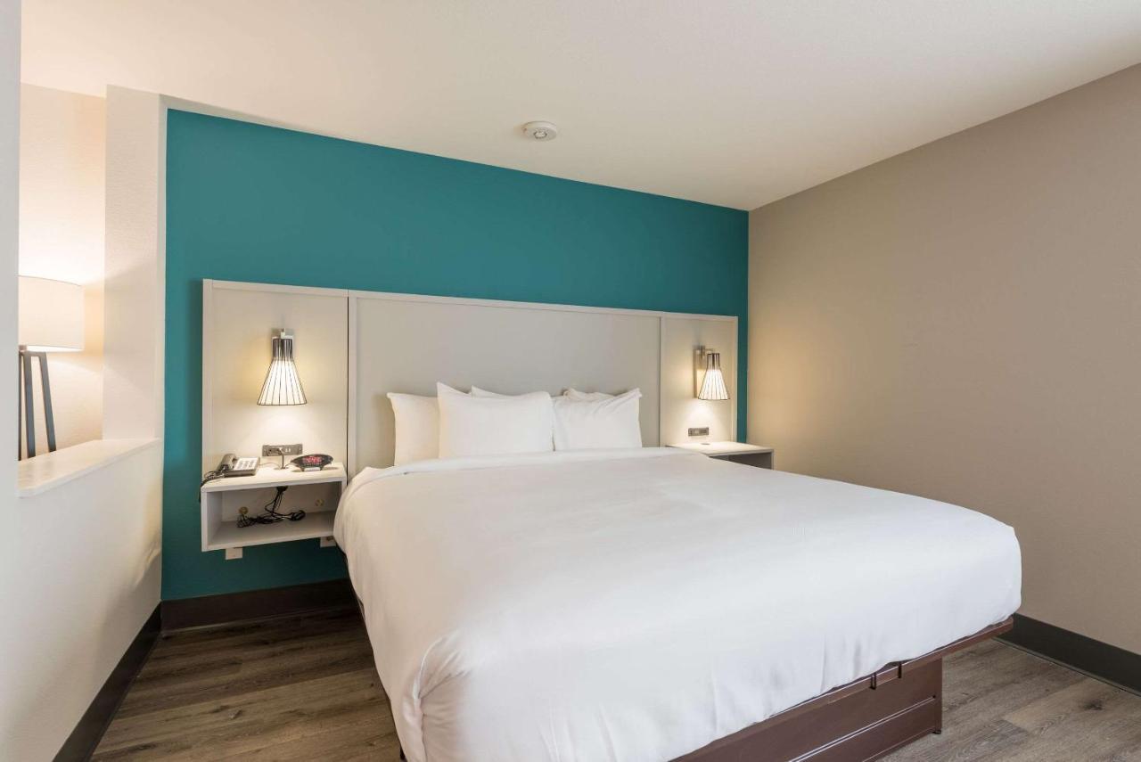 Comfort Suites Colorado Springs East - Medical Center Area Екстер'єр фото