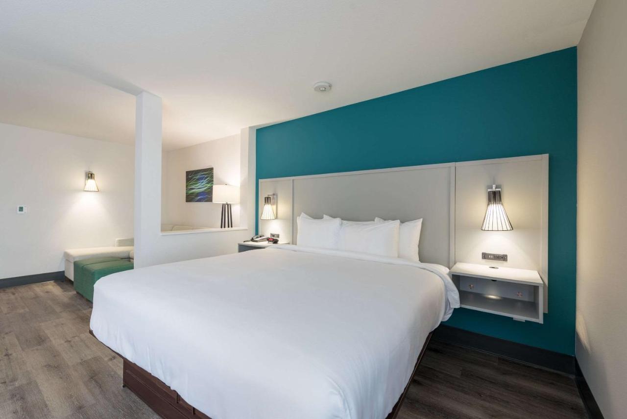 Comfort Suites Colorado Springs East - Medical Center Area Екстер'єр фото