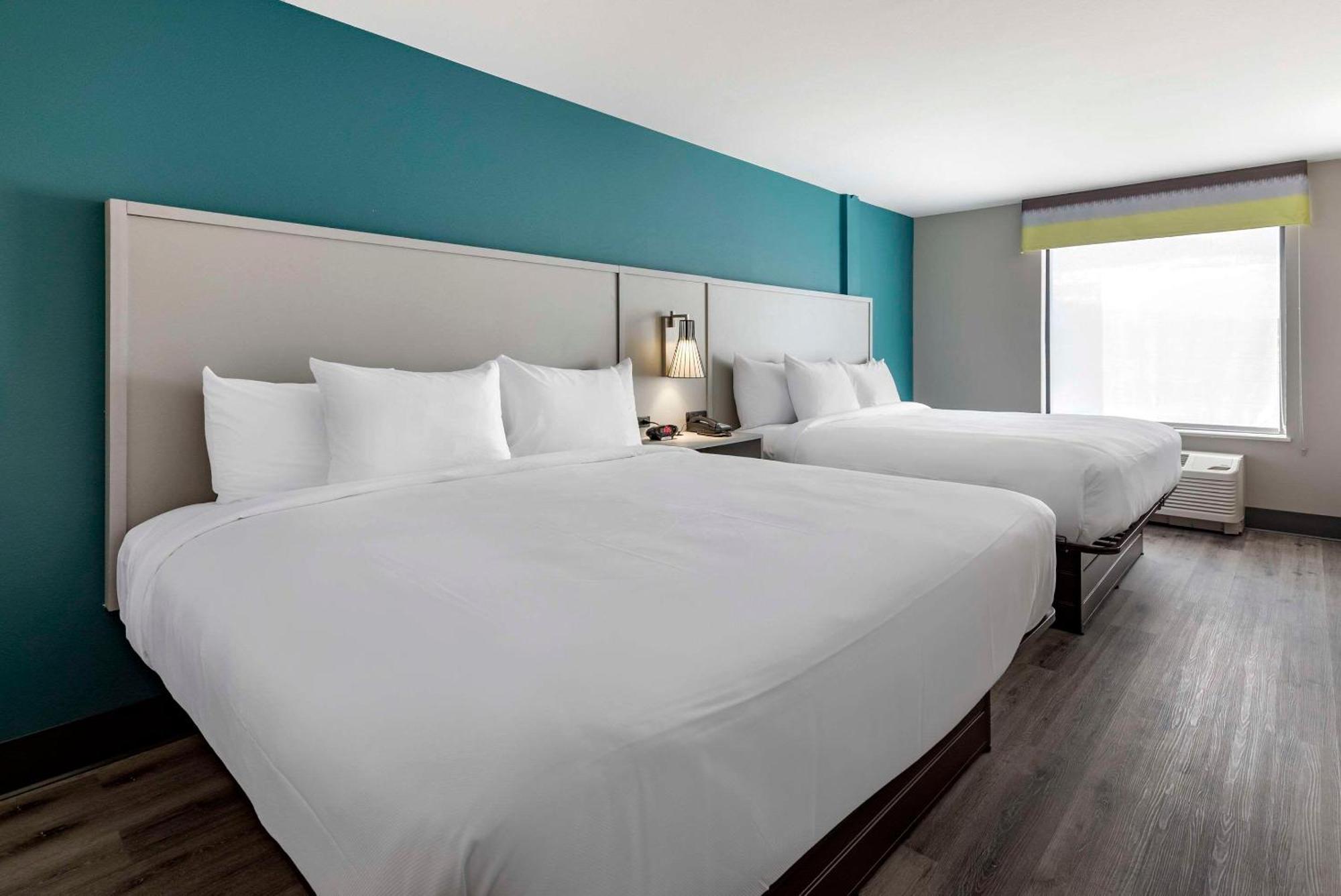 Comfort Suites Colorado Springs East - Medical Center Area Екстер'єр фото