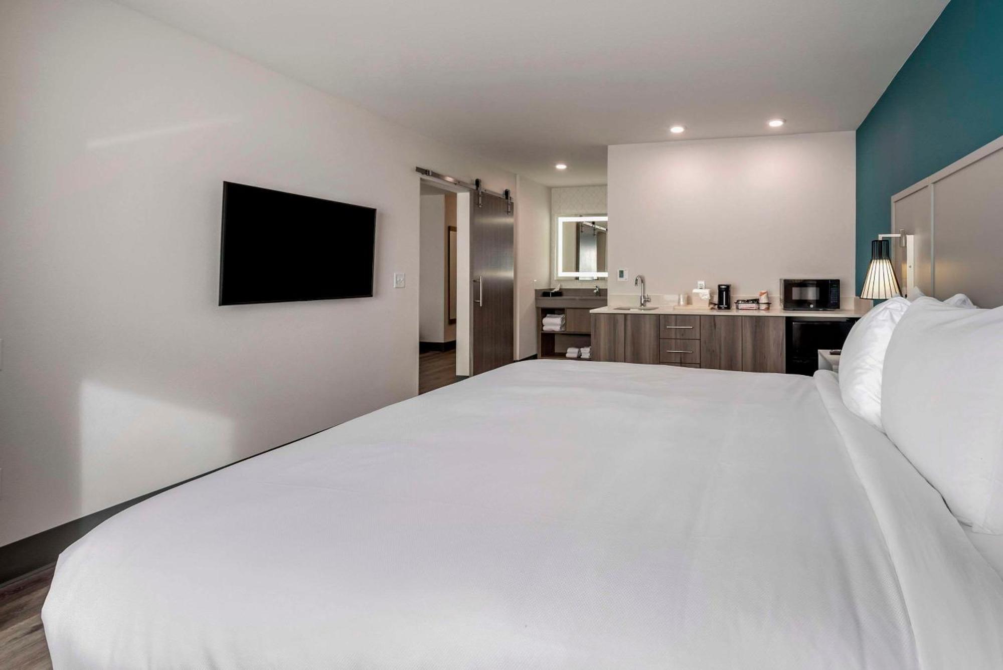 Comfort Suites Colorado Springs East - Medical Center Area Екстер'єр фото