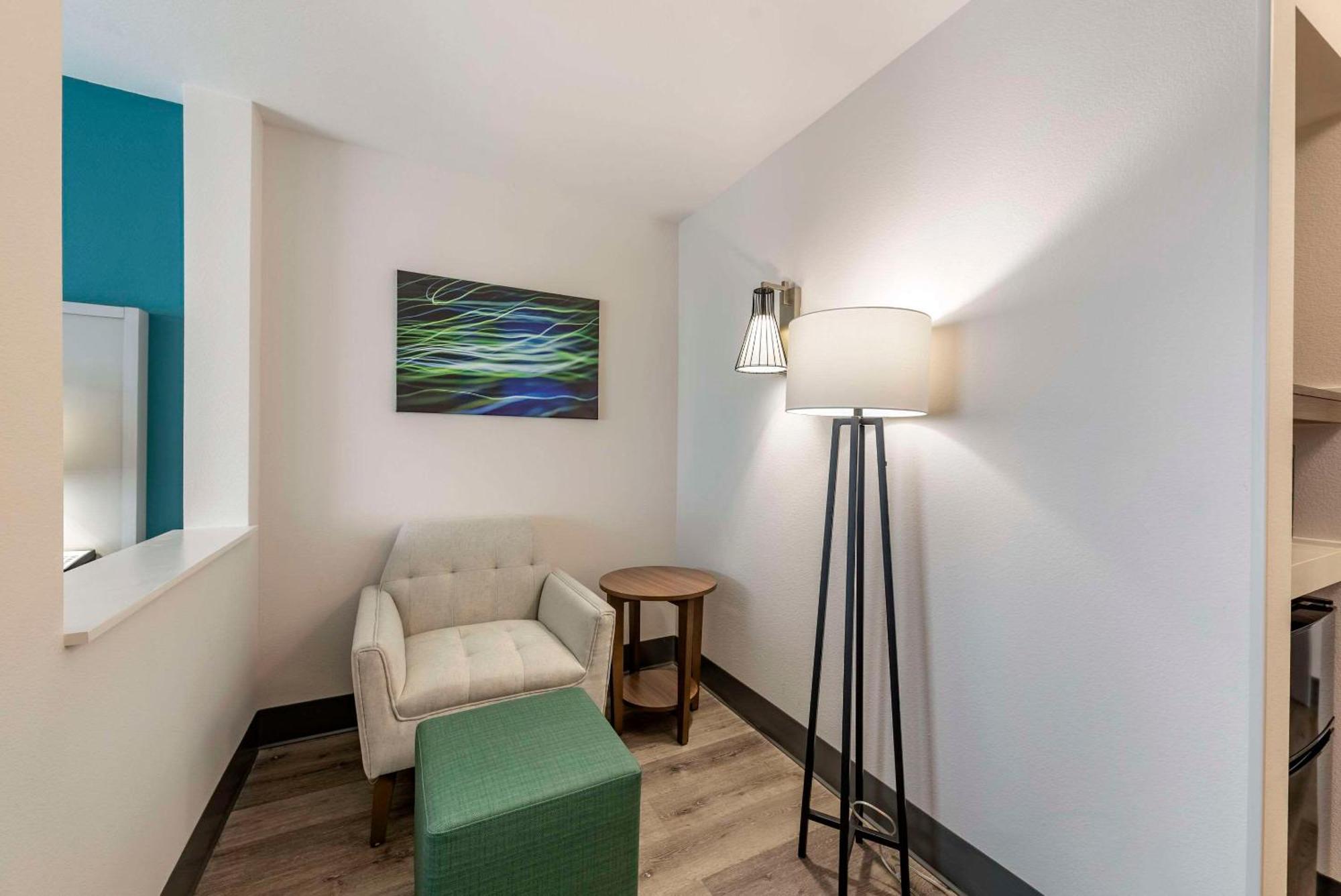 Comfort Suites Colorado Springs East - Medical Center Area Екстер'єр фото