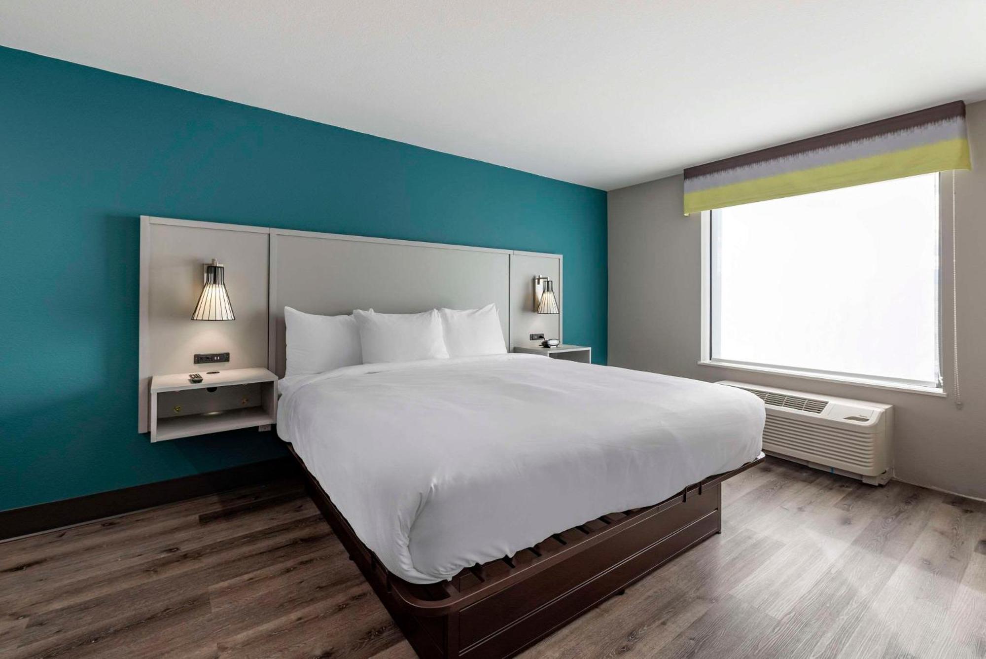 Comfort Suites Colorado Springs East - Medical Center Area Екстер'єр фото